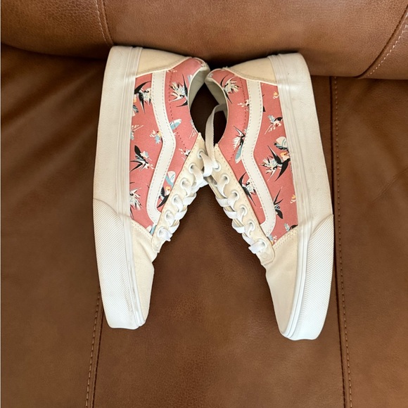 Vans Cream and Pink Sneakers Classic Style - Picture 4 of 9